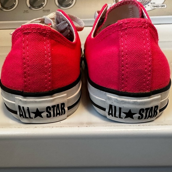 Converse Chuck Taylors low top, size 6 women’s. BRIGHT PINK color - Picture 4 of 7